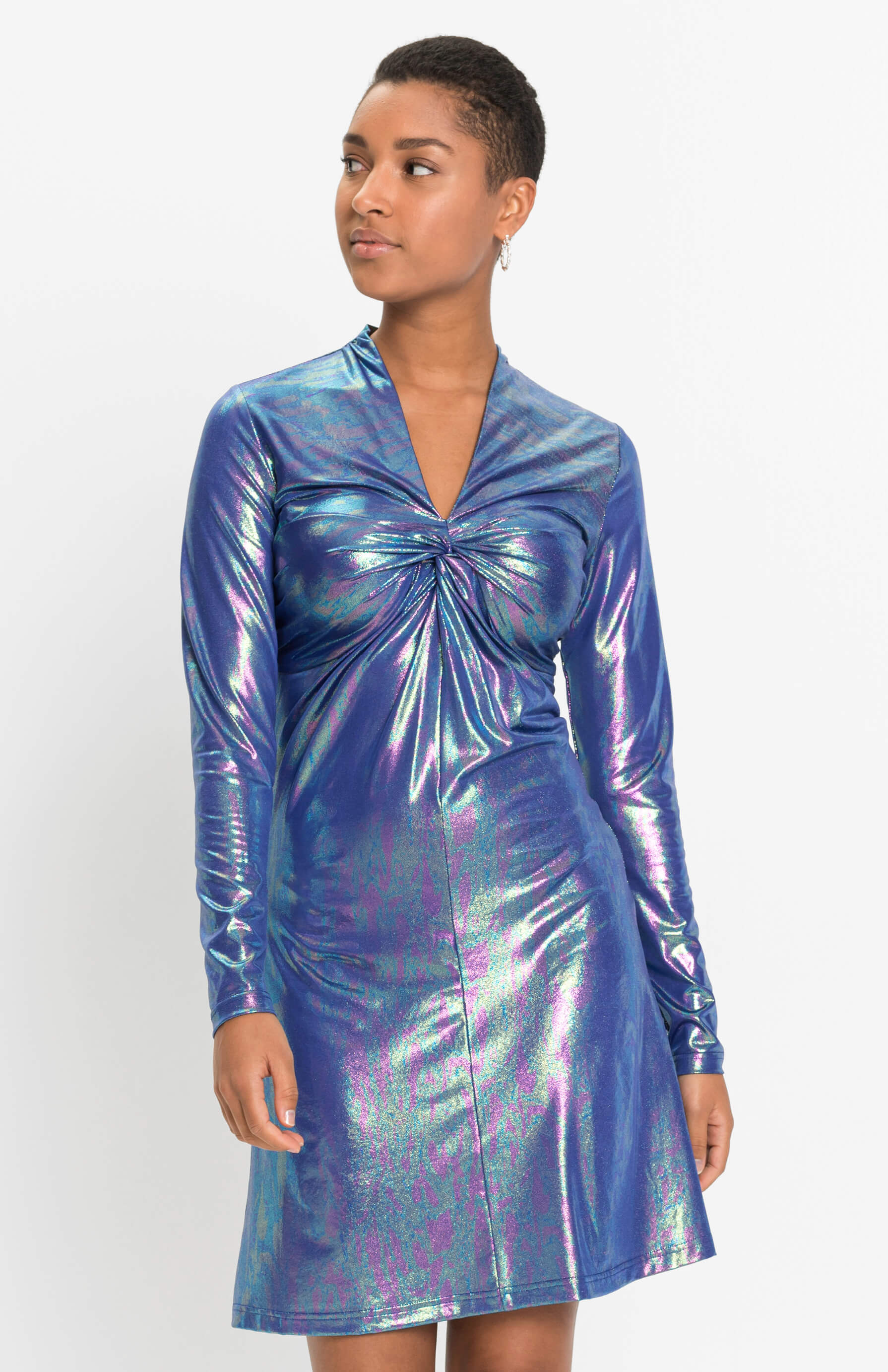 Šaty s dlhým rukávom a V-výstrihom