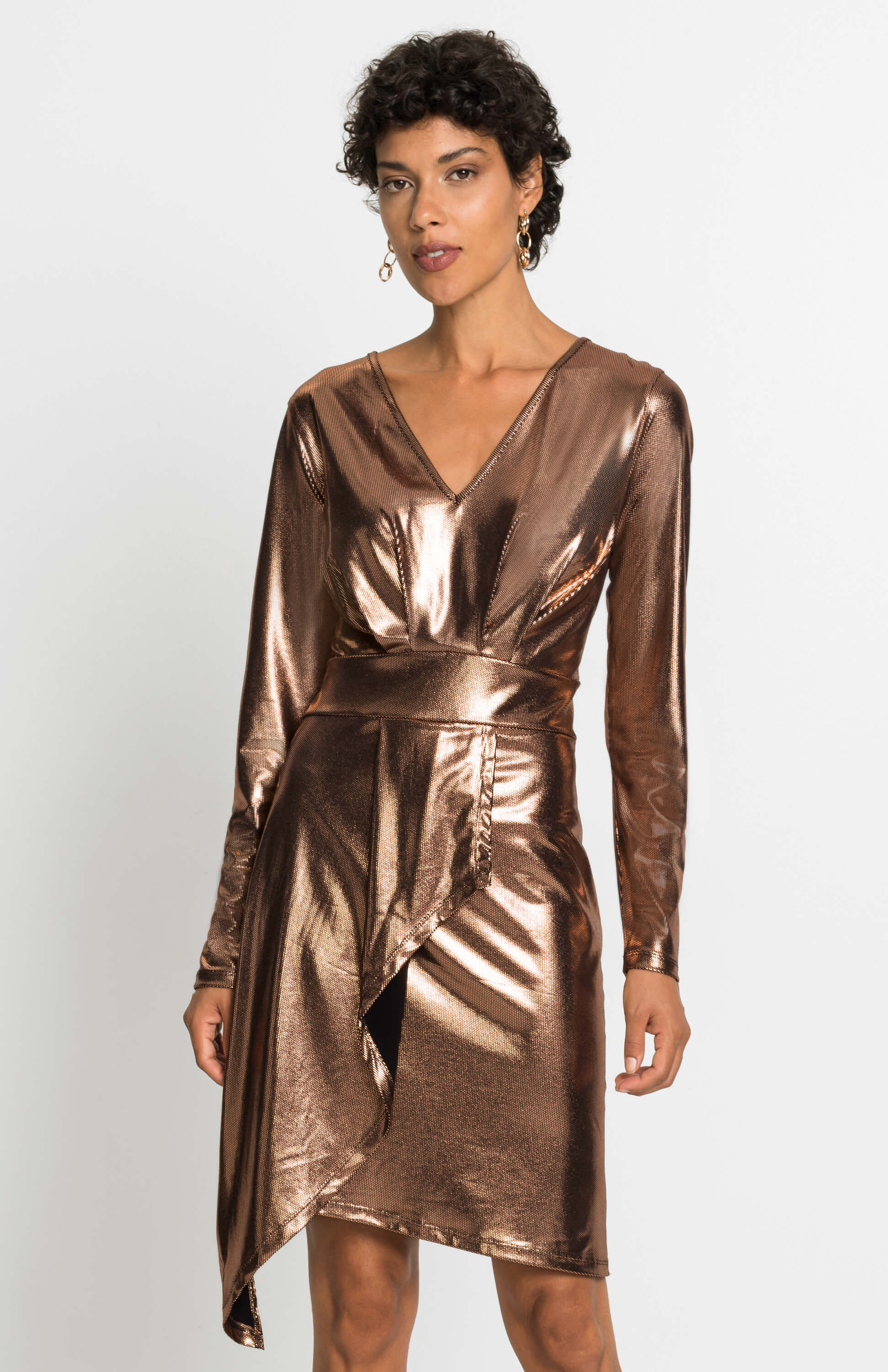 Lesklé džersejové šaty